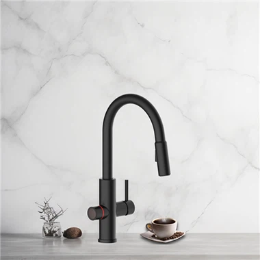 Scoateți robinetul de apă caldă